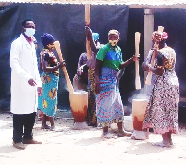 Cooperative members processing and grinding baobab and Moringa raw material at Boifo